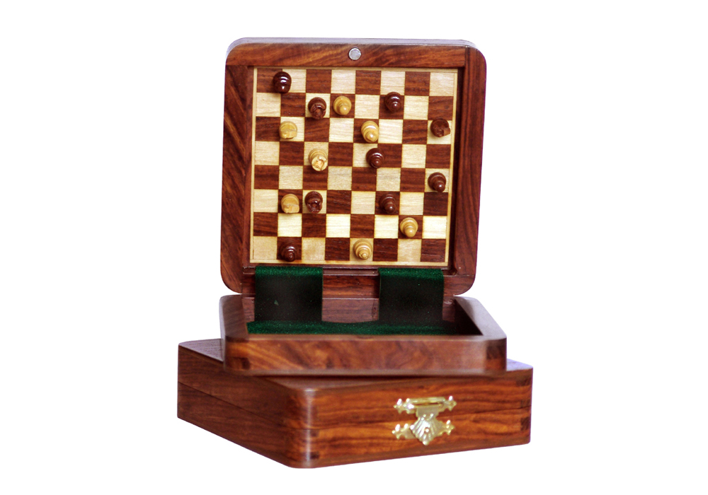 JS#14005--SQUARE MAGNETIC CHESSBOX (FIGURES & BOARD INSIDE BOX)