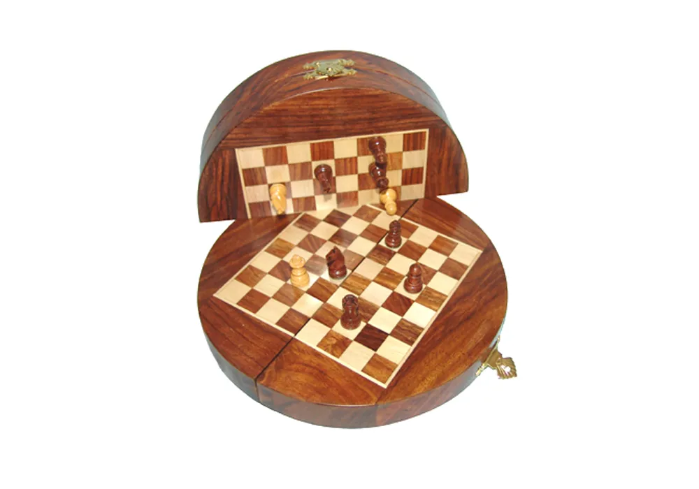 HALF ROUND FOLDING CHESS SET
