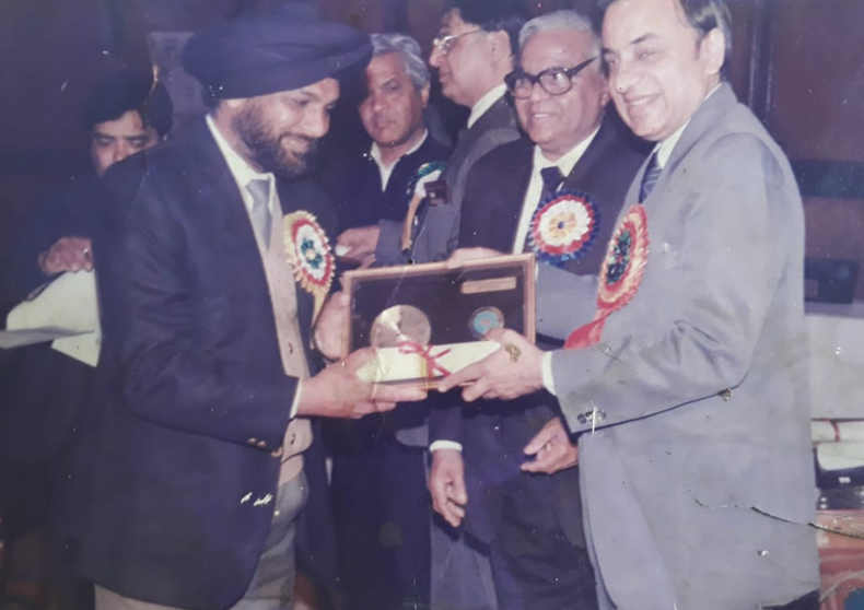 award-04