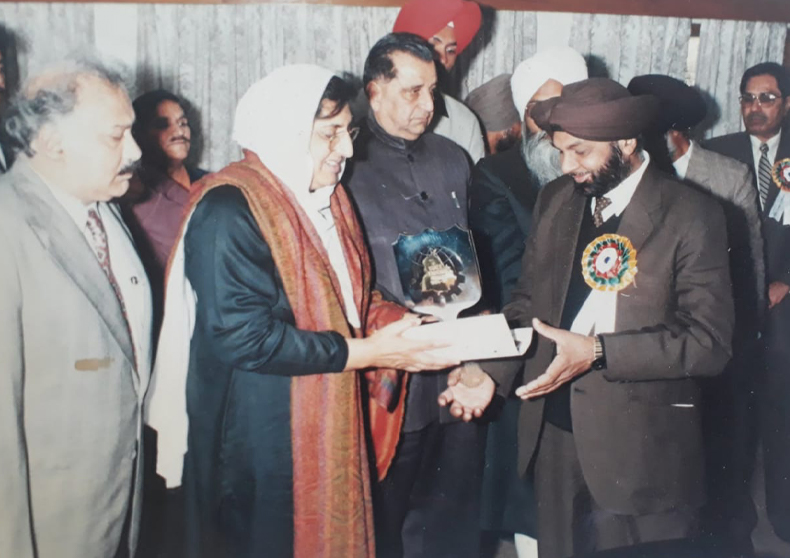 award-05