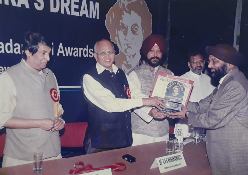 award-09